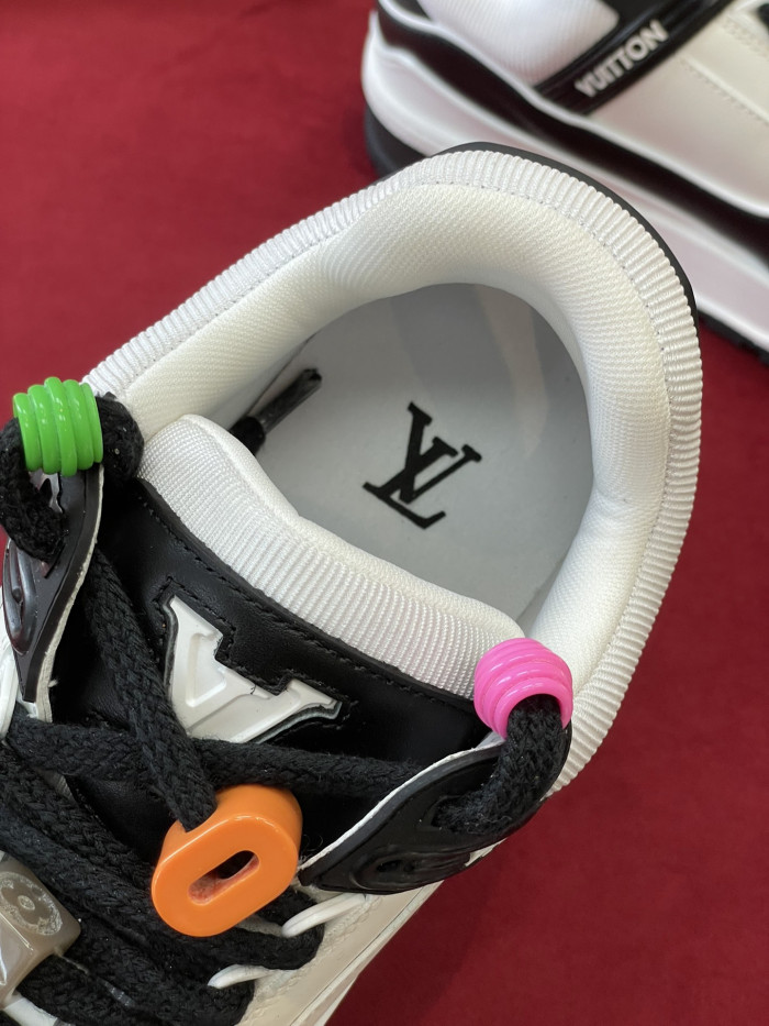l&v snekaers 66