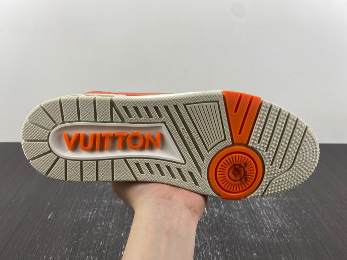 lv snekaers 83