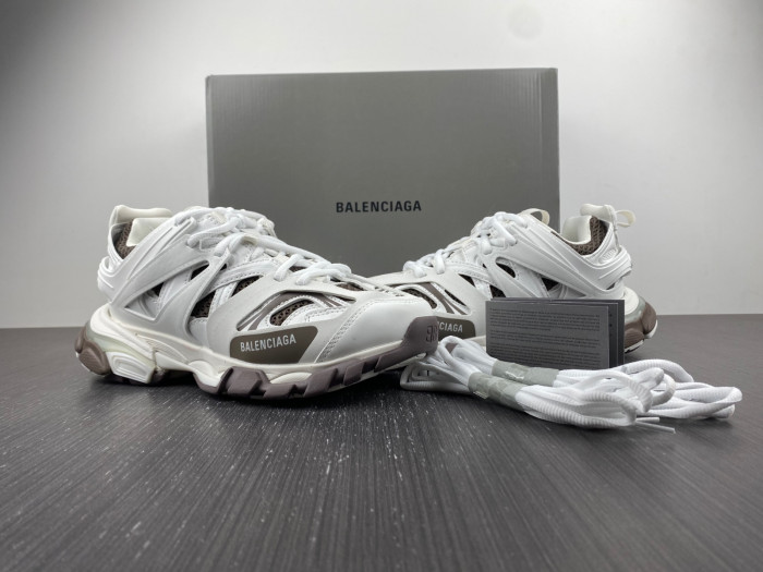 Ba*len*cia*ga track-0106
