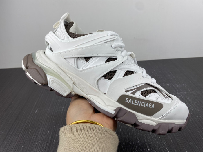 Ba*len*cia*ga track-0106