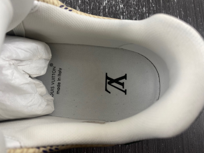 lv snekaers 82
