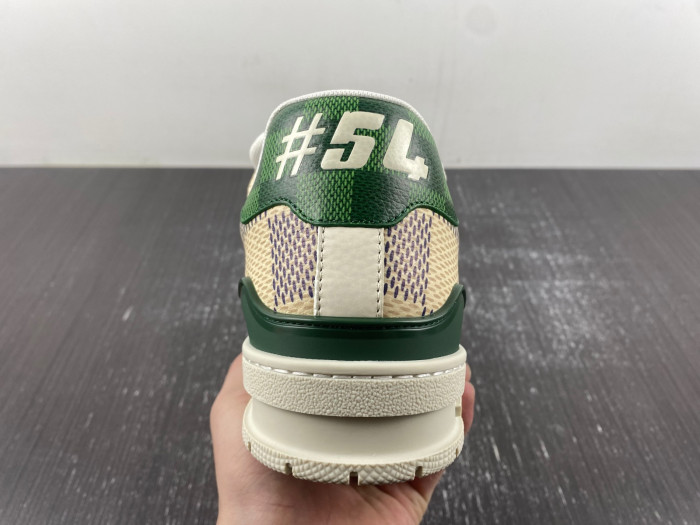lv snekaers 82