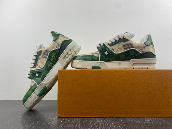 lv snekaers 82