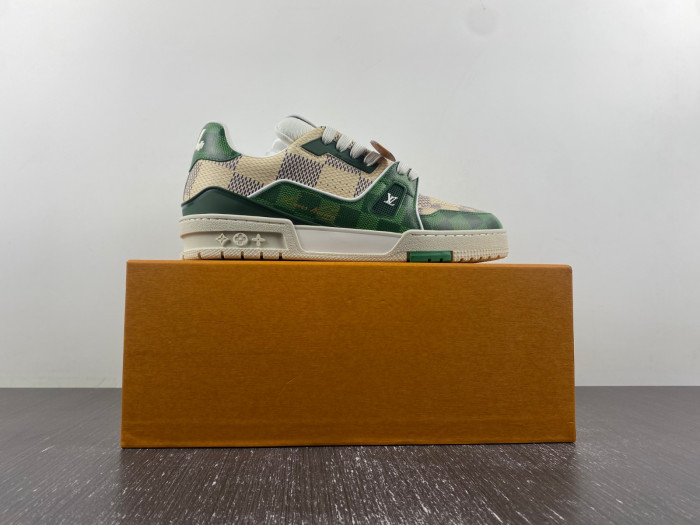 lv snekaers 82