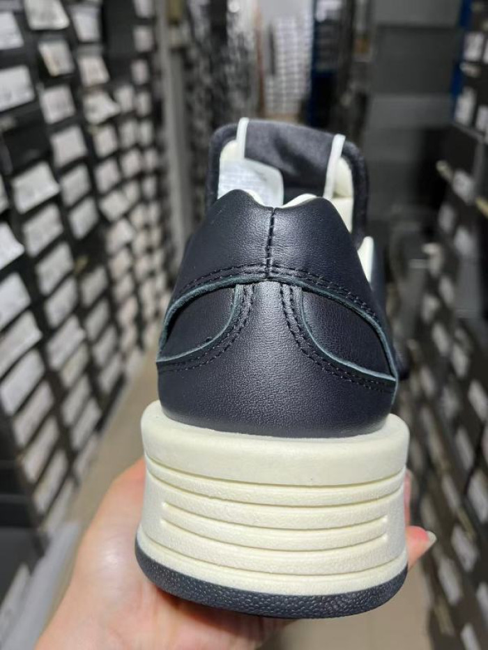 Rick Owen R000079
