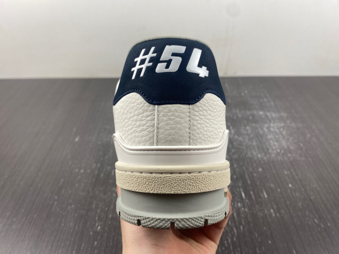 lv snekaers 81