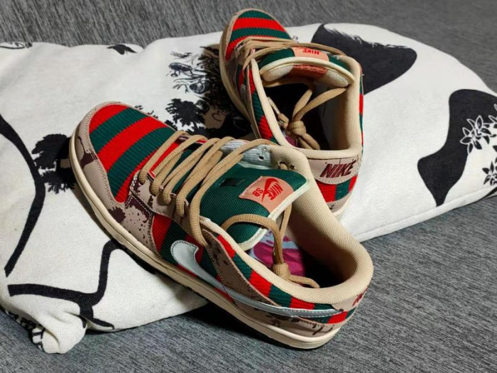 nike sb dunk low freddy krueger-313170-202