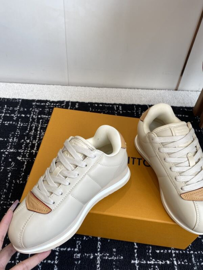 LV snekaers 220