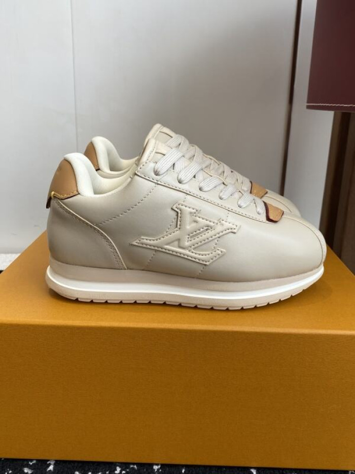 LV snekaers 220