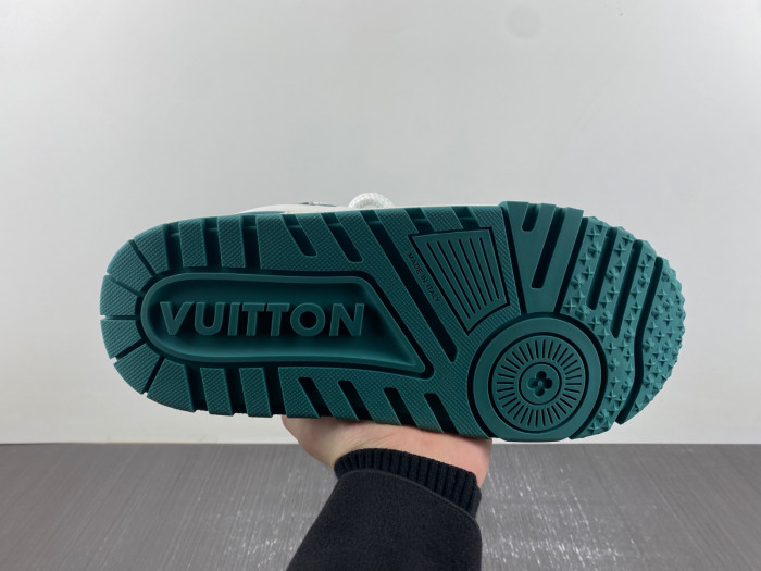lv snekaers 105