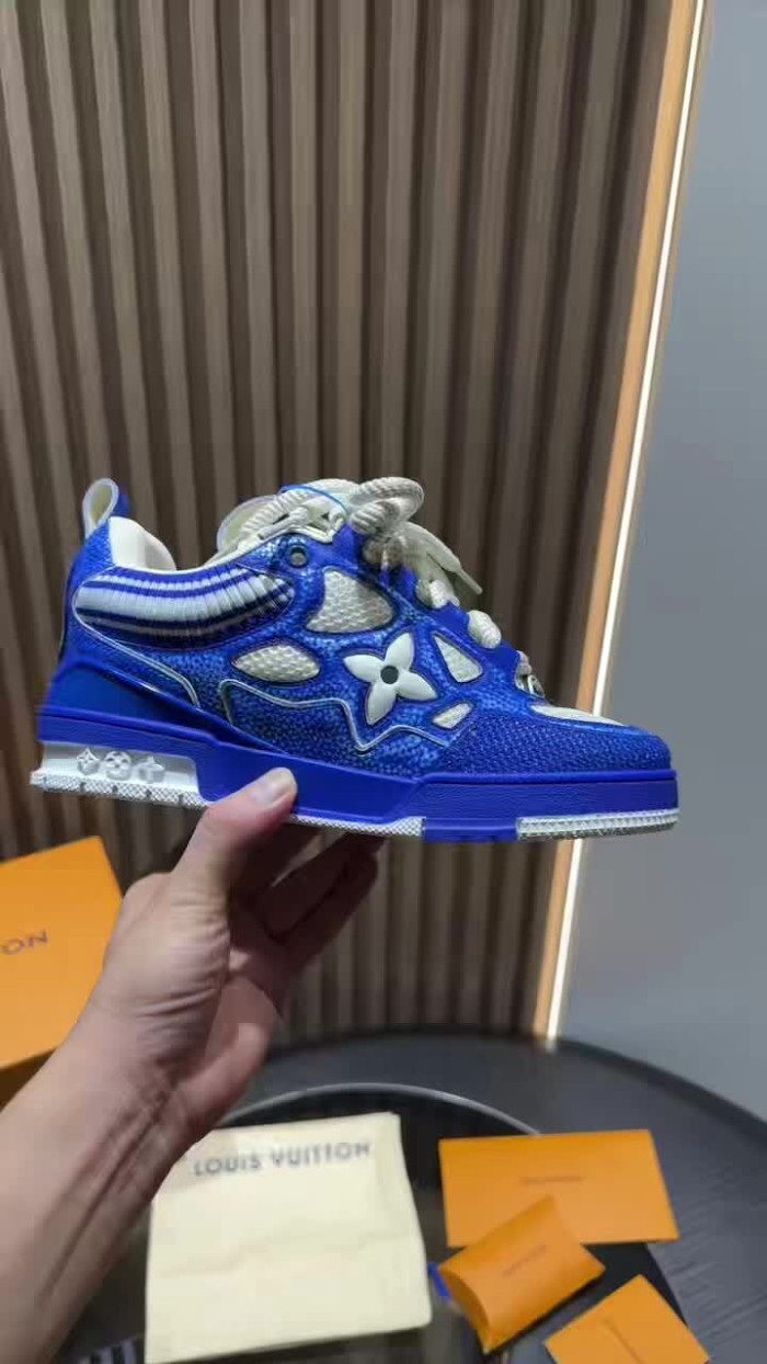 LV snekaers 230