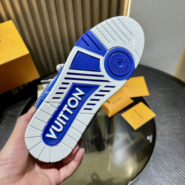 LV snekaers 230