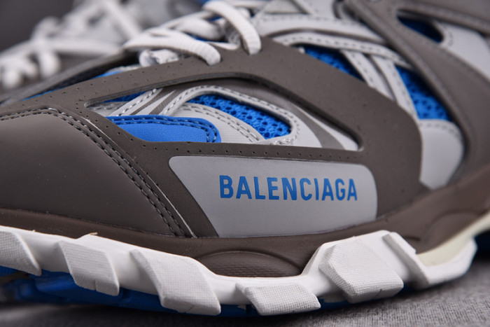 Ba*len*cia*ga 33