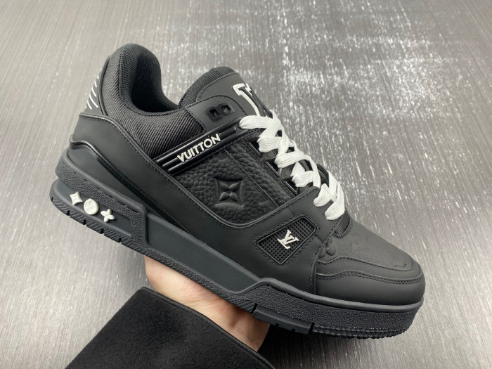 lv snekaers 104