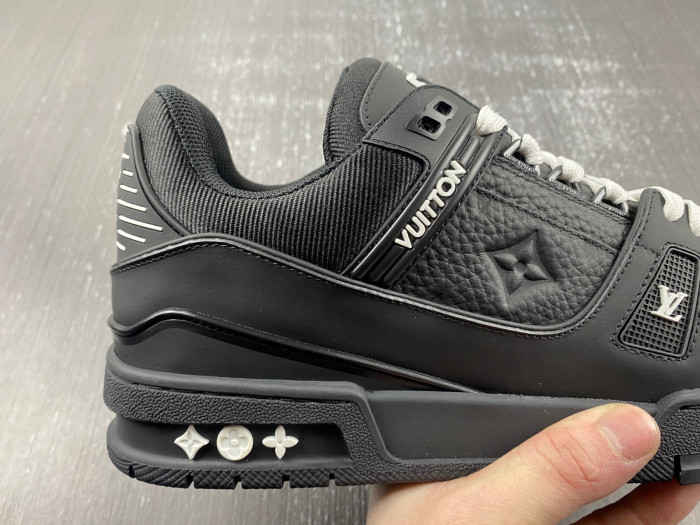 lv snekaers 104