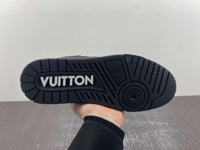 lv snekaers 104