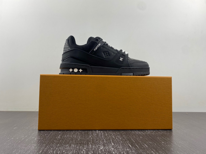 lv snekaers 104