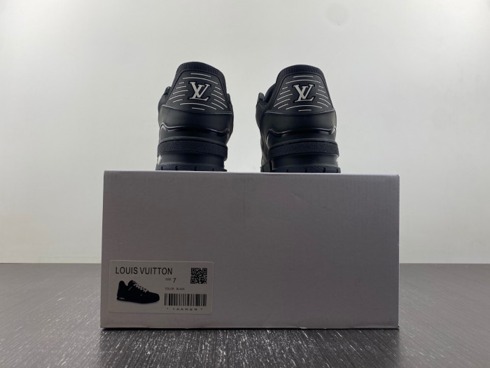 lv snekaers 104