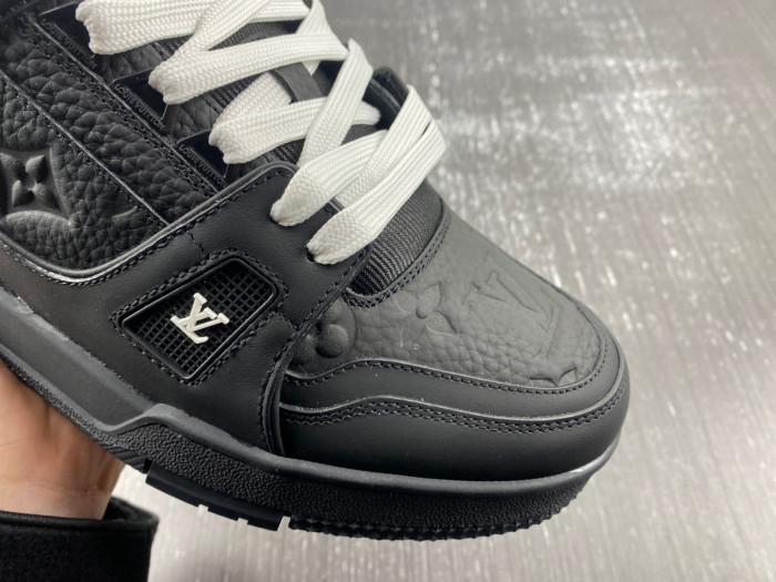 lv snekaers 104