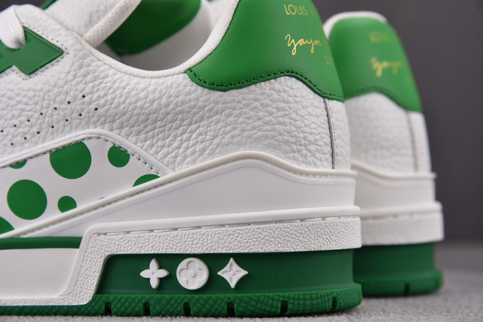 lv snekaers 76