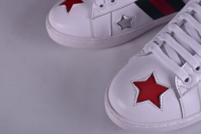 g**i ace embroidered low-top sneaker with colorful stars 431942-a38g1