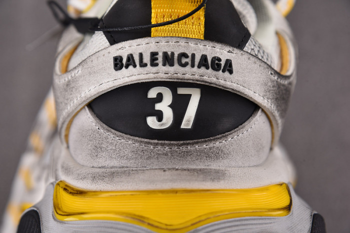 Ba*len*cia*ga 22