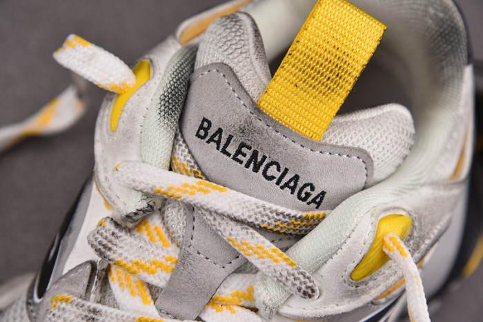 Ba*len*cia*ga 22