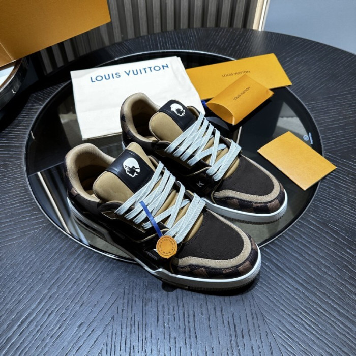 LV snekaers 240