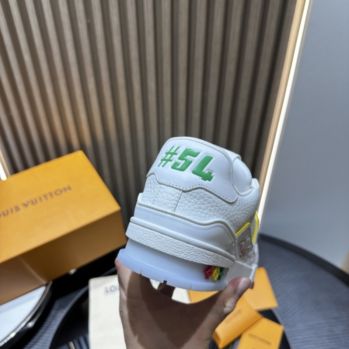 LV snekaers 237