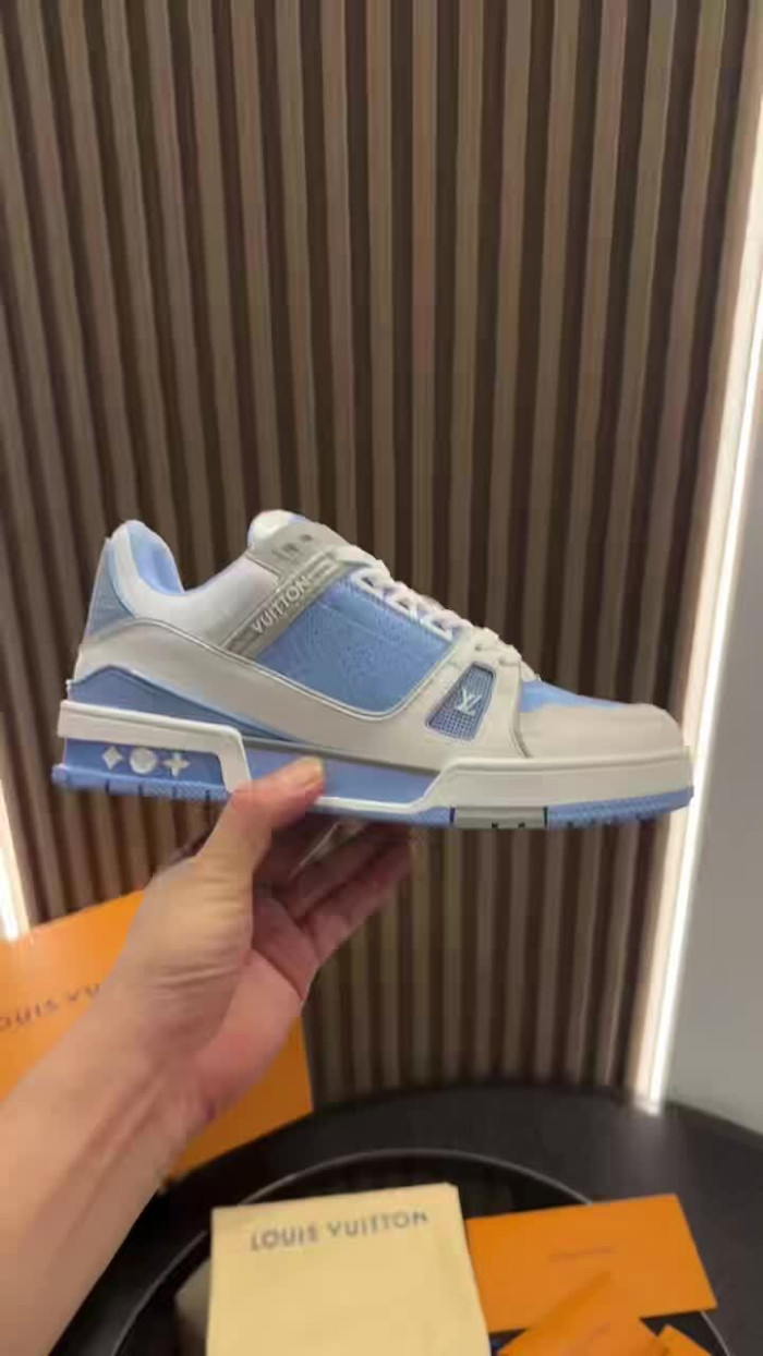 LV snekaers 236