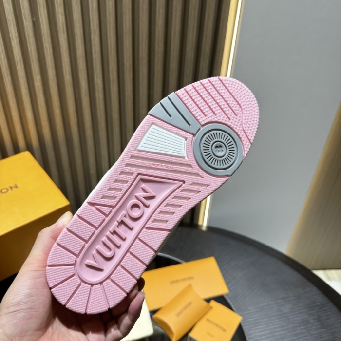 LV snekaers 235