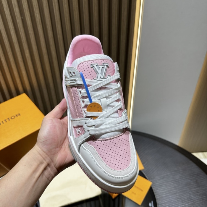 LV snekaers 235
