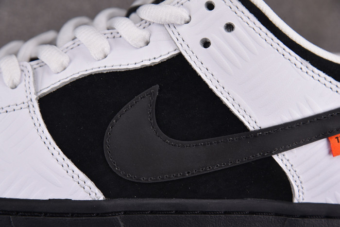 NK SB Dunk Low TIGHTBOOTH-FD2629-100