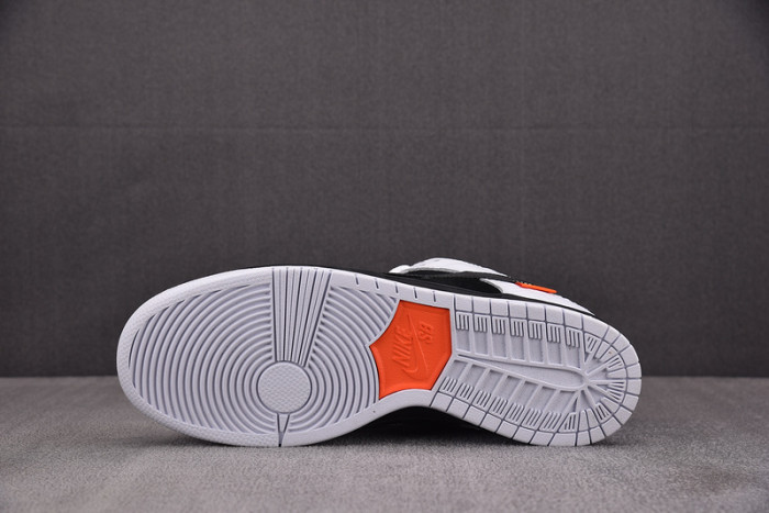 NK SB Dunk Low TIGHTBOOTH-FD2629-100