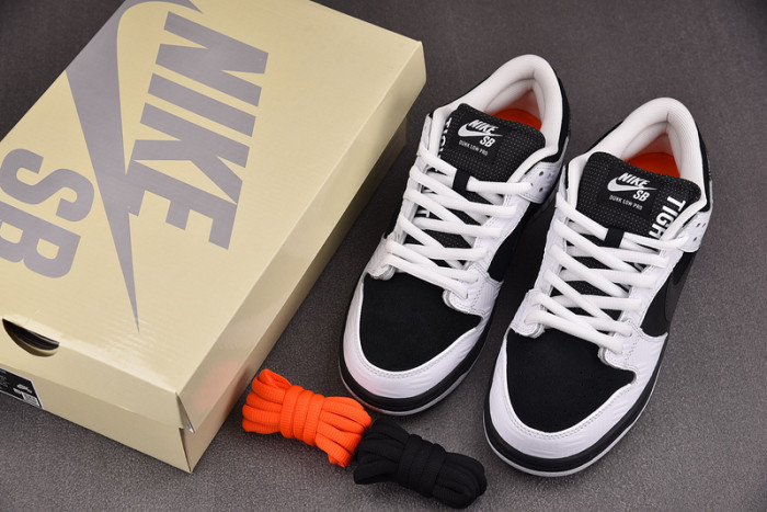NK SB Dunk Low TIGHTBOOTH-FD2629-100