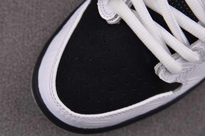 NK SB Dunk Low TIGHTBOOTH-FD2629-100
