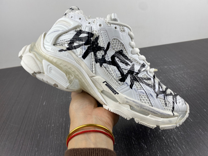sneaker runner 202301051