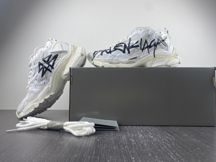 sneaker runner 202301051