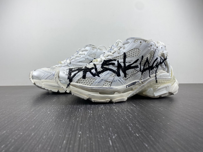sneaker runner 202301051