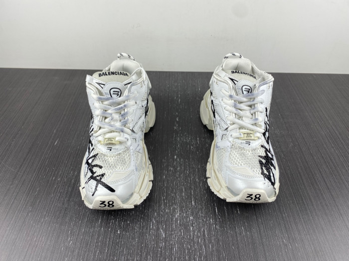 sneaker runner 202301051