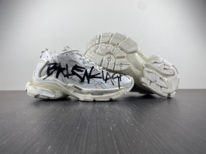 sneaker runner 202301051
