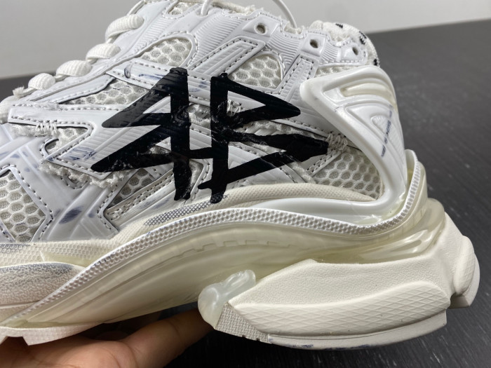 sneaker runner 202301051