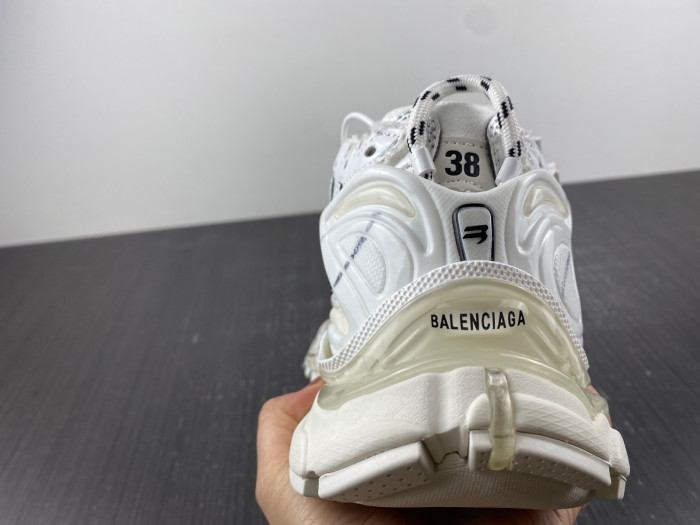 sneaker runner 202301051