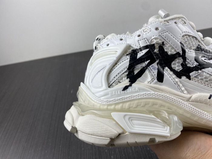 sneaker runner 202301051