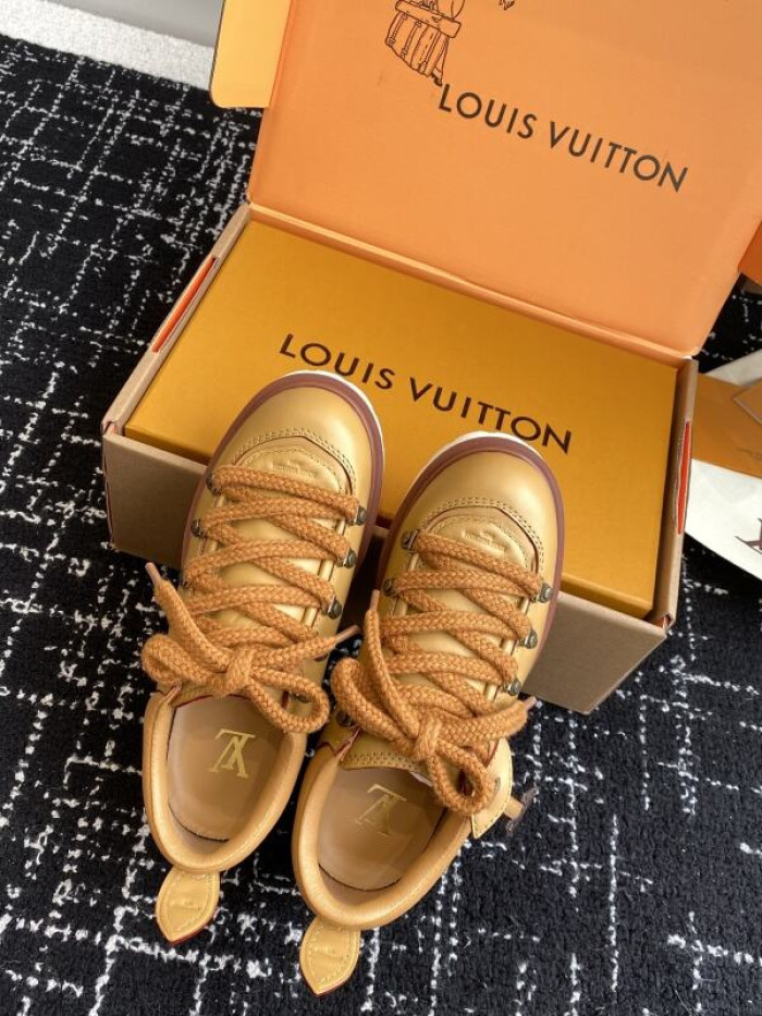 LV snekaers 223