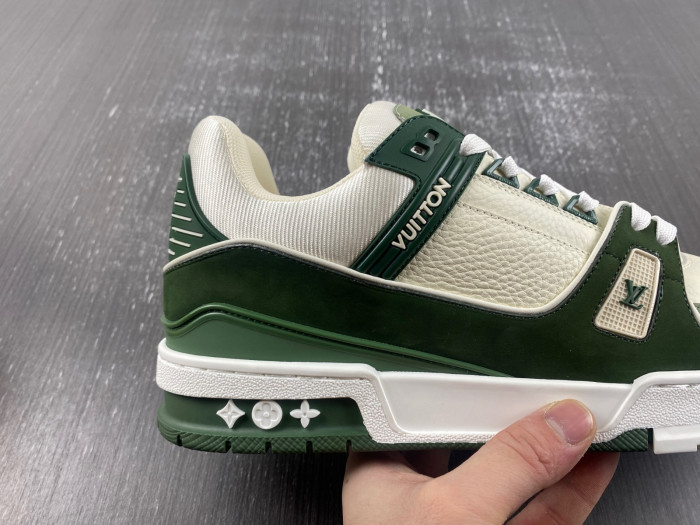 lv snekaers 100
