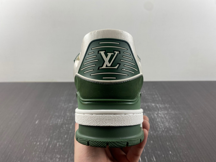 lv snekaers 100
