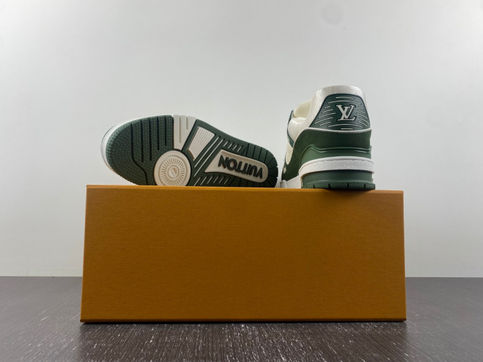 lv snekaers 100