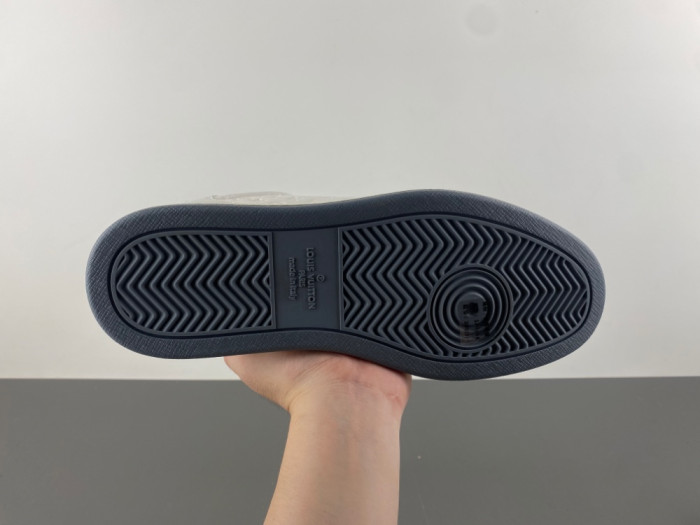 LV snekaers 210