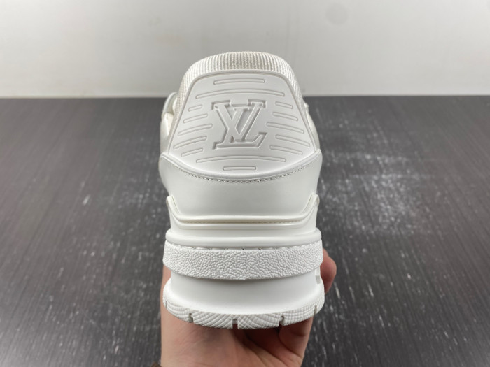 lv snekaers 87